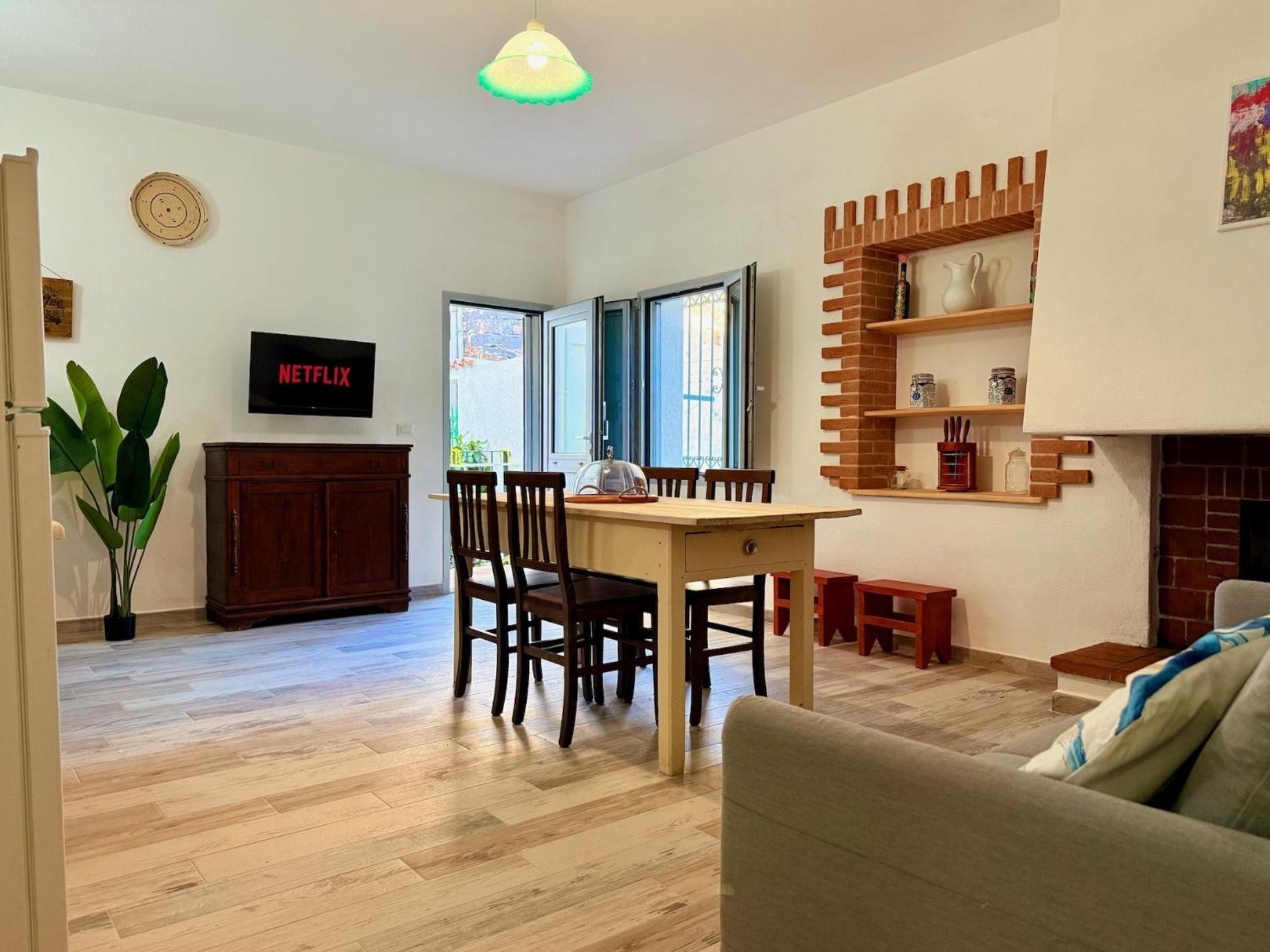 אורוסיי Dommos - Domosola Apartment מראה חיצוני תמונה